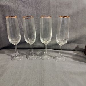 Set of 4 Champagne Flutes.